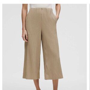 Lululemon Pleated Stretch High-Rise Wide-Leg Cropped Pant (M)